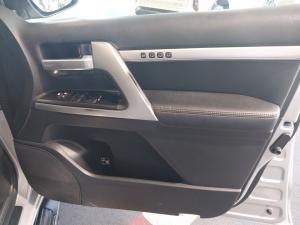 Toyota Land Cruiser 200 4.5D-4D V8 VX - Image 25