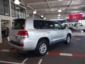 Toyota Land Cruiser 200 4.5D-4D V8 VX - Image 2