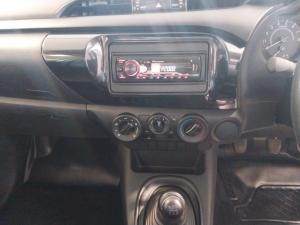 Toyota Hilux 2.0 single cab S (aircon) - Image 12