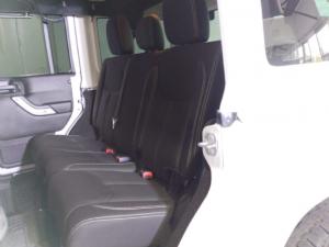 Jeep Wrangler Unlimited 3.6L Polar Edition - Image 15