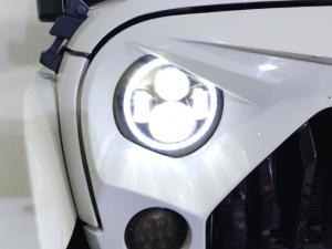 Jeep Wrangler Unlimited 3.6L Polar Edition - Image 19