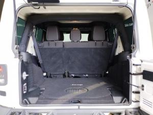 Jeep Wrangler Unlimited 3.6L Polar Edition - Image 6