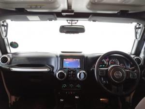 Jeep Wrangler Unlimited 3.6L Polar Edition - Image 8