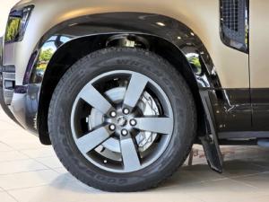 Land Rover Defender 110 D350 X-Dynamic HSE - Image 12