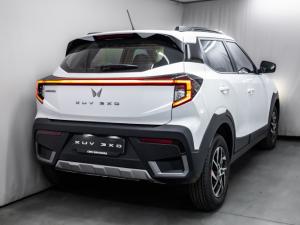 Mahindra XUV 3XO 1.2T AX5 auto - Image 3