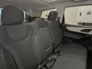 Mahindra XUV700 2.0T AX5 - Image 9