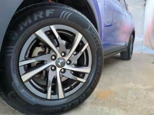 Mahindra XUV700 2.0T AX5 - Image 12
