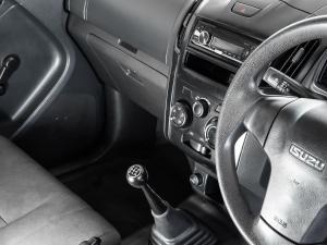 Isuzu D-Max Gen 6 250 single cab Fleetside safety - Image 13