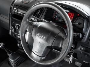 Isuzu D-Max Gen 6 250 single cab Fleetside safety - Image 15