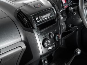 Isuzu D-Max Gen 6 250 single cab Fleetside safety - Image 18