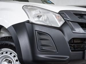 Isuzu D-Max Gen 6 250 single cab Fleetside safety - Image 3
