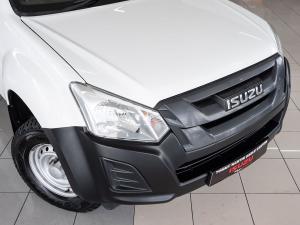 Isuzu D-Max Gen 6 250 single cab Fleetside safety - Image 4