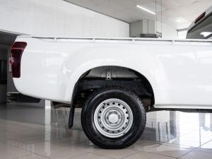 Isuzu D-Max Gen 6 250 single cab Fleetside safety - Image 7