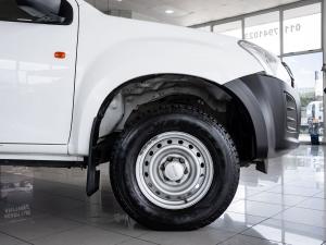 Isuzu D-Max Gen 6 250 single cab Fleetside safety - Image 8