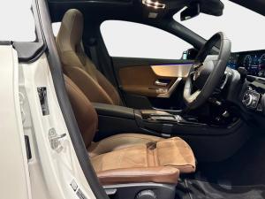 Mercedes-Benz CLA CLA200 Progressive - Image 11
