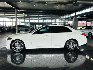 Mercedes-Benz C-Class C200 AMG Line - Image 11