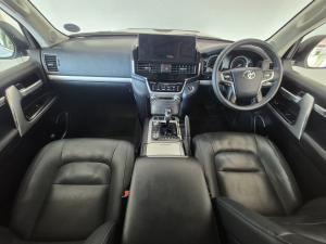 Toyota Land Cruiser 200 4.5D-4D V8 VX - Image 6