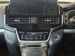 Toyota Land Cruiser 200 4.5D-4D V8 VX - Image 13