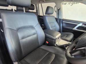 Toyota Land Cruiser 200 4.5D-4D V8 VX - Image 14