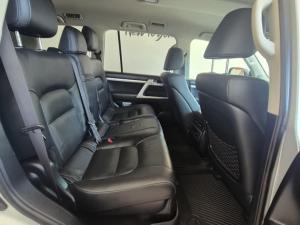Toyota Land Cruiser 200 4.5D-4D V8 VX - Image 15