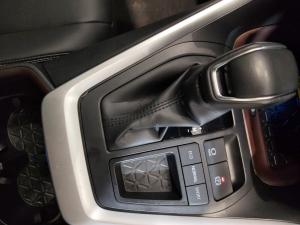 Toyota RAV4 2.0 VX - Image 12