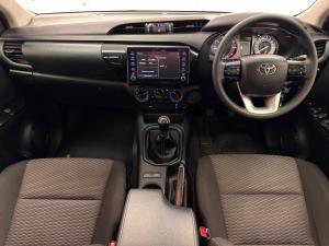 Toyota Hilux 2.4GD-6 double cab Raider manual - Image 6