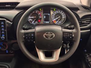 Toyota Hilux 2.4GD-6 double cab Raider manual - Image 8