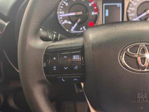 Toyota Hilux 2.4GD-6 double cab Raider manual - Image 9