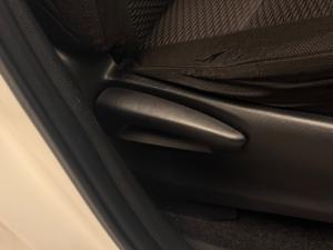 Toyota Hilux 2.4GD-6 double cab Raider manual - Image 17