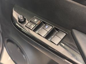 Toyota Hilux 2.4GD-6 double cab Raider manual - Image 19