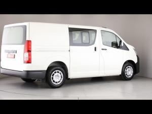 Toyota Quantum 2.8 LWB crew cab manual - Image 2