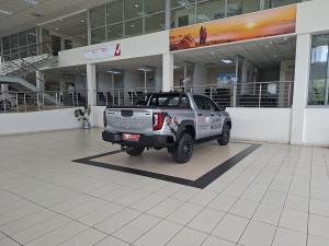 Toyota Hilux 2.8GD-6 double cab Raider 4x4 - Image 2