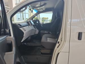 Toyota Quantum 2.8 LWB panel van auto - Image 7