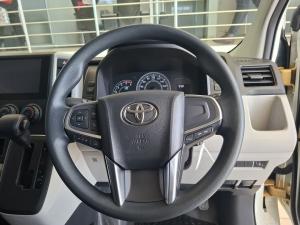 Toyota Quantum 2.8 LWB panel van auto - Image 8