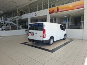 Toyota Quantum 2.8 LWB panel van auto - Image 2