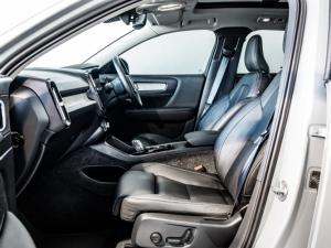 Volvo XC40 B4 Plus Dark - Image 11