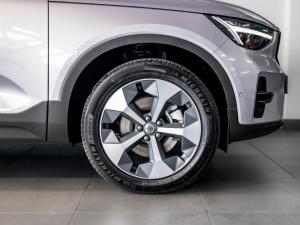 Volvo XC40 B4 Plus Dark - Image 10