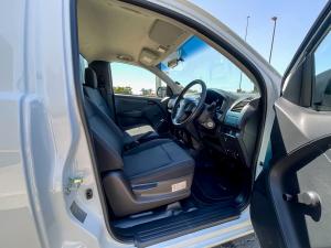 Isuzu D-Max Gen 6 250C single cab - Image 13