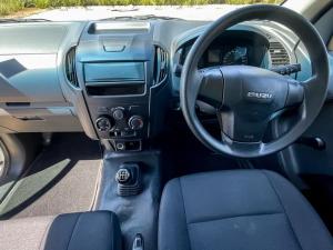 Isuzu D-Max Gen 6 250C single cab - Image 14