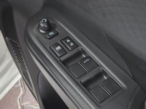 Suzuki Swift 1.2 GLX manual - Image 19