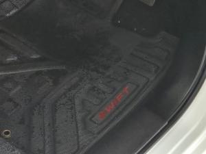 Suzuki Swift 1.2 GLX manual - Image 29
