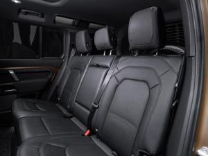 Land Rover Defender 110 D300 X-Dynamic HSE - Image 27