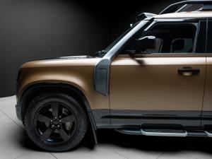 Land Rover Defender 110 D300 X-Dynamic HSE - Image 3