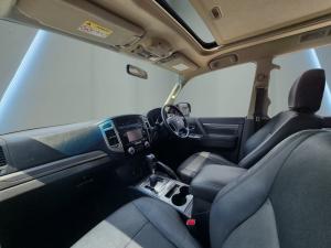 Mitsubishi Pajero 5-door 3.2DI-D GLS - Image 12