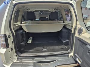 Mitsubishi Pajero 5-door 3.2DI-D GLS - Image 14