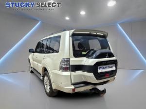 Mitsubishi Pajero 5-door 3.2DI-D GLS - Image 3