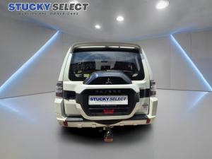 Mitsubishi Pajero 5-door 3.2DI-D GLS - Image 4