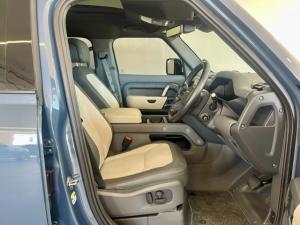 Land Rover Defender 110 P400 X-Dynamic HSE - Image 9