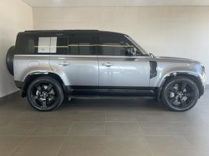 Land Rover Defender 110 D300 X-Dynamic HSE - Image 2