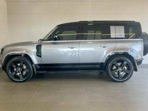 Land Rover Defender 110 D300 X-Dynamic HSE - Image 4